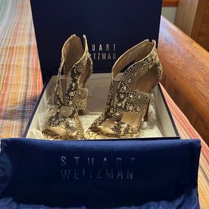 Stuart Weitzman High heel snake skin shoes, great condition, have box.